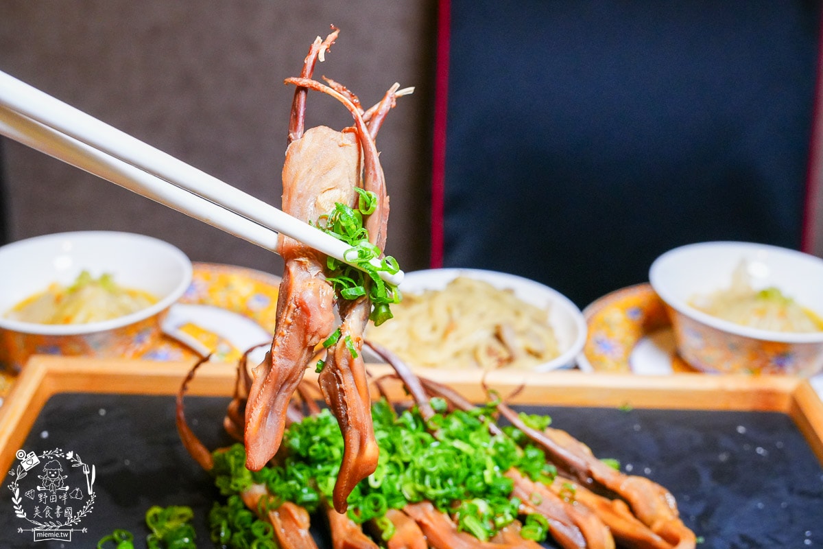 台南烤鴨推薦[墨川四川樟茶烤鴨安平店]平均一個人不到600元的冬至烤鴨大餐！金黃酥脆的烤鴨銷魂好吃！