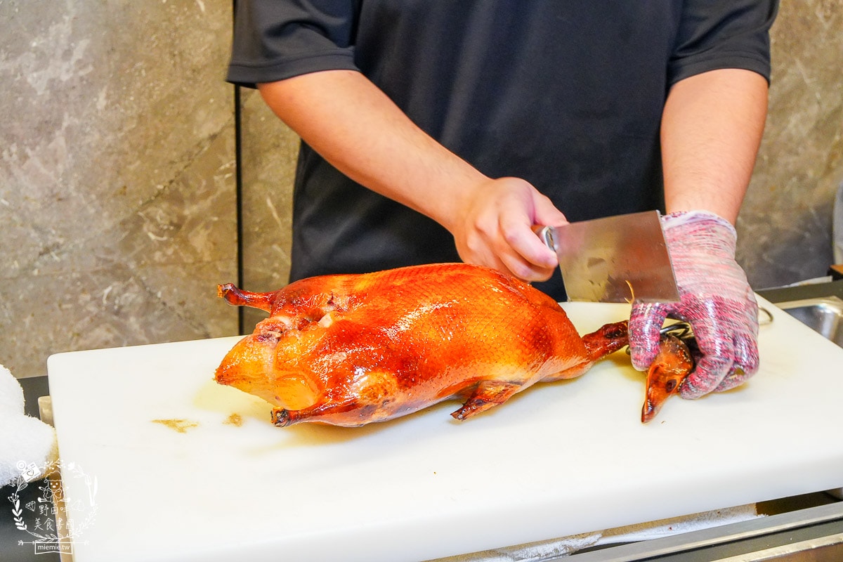 台南烤鴨推薦[墨川四川樟茶烤鴨安平店]平均一個人不到600元的冬至烤鴨大餐！金黃酥脆的烤鴨銷魂好吃！