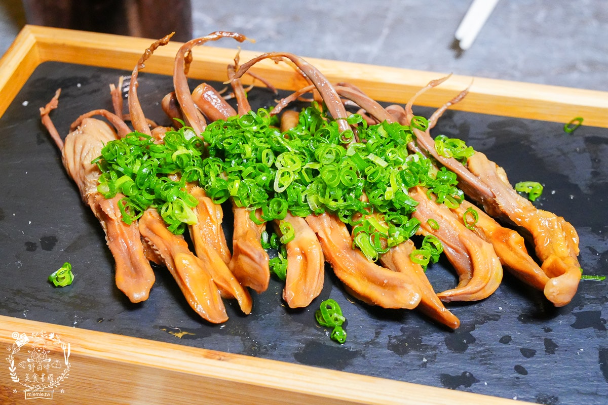 台南烤鴨推薦[墨川四川樟茶烤鴨安平店]平均一個人不到600元的冬至烤鴨大餐！金黃酥脆的烤鴨銷魂好吃！