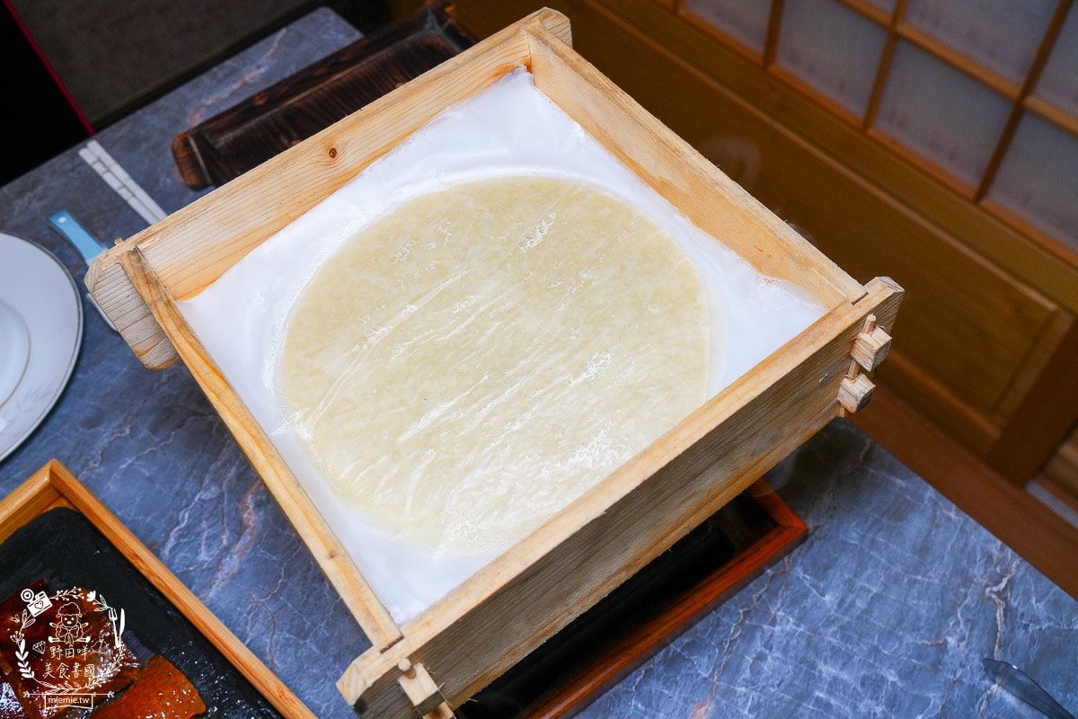 台南烤鴨推薦[墨川四川樟茶烤鴨安平店]平均一個人不到600元的冬至烤鴨大餐！金黃酥脆的烤鴨銷魂好吃！