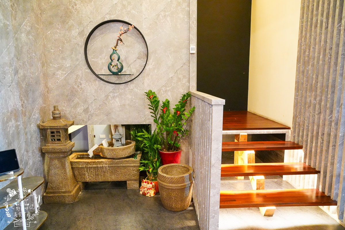 台南烤鴨推薦[墨川四川樟茶烤鴨安平店]平均一個人不到600元的冬至烤鴨大餐！金黃酥脆的烤鴨銷魂好吃！