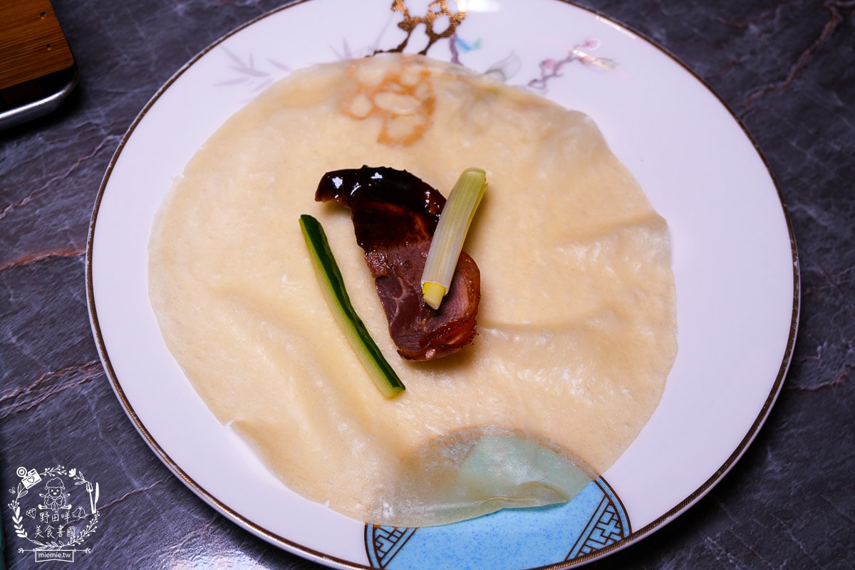 台南烤鴨推薦[墨川四川樟茶烤鴨安平店]平均一個人不到600元的冬至烤鴨大餐！金黃酥脆的烤鴨銷魂好吃！