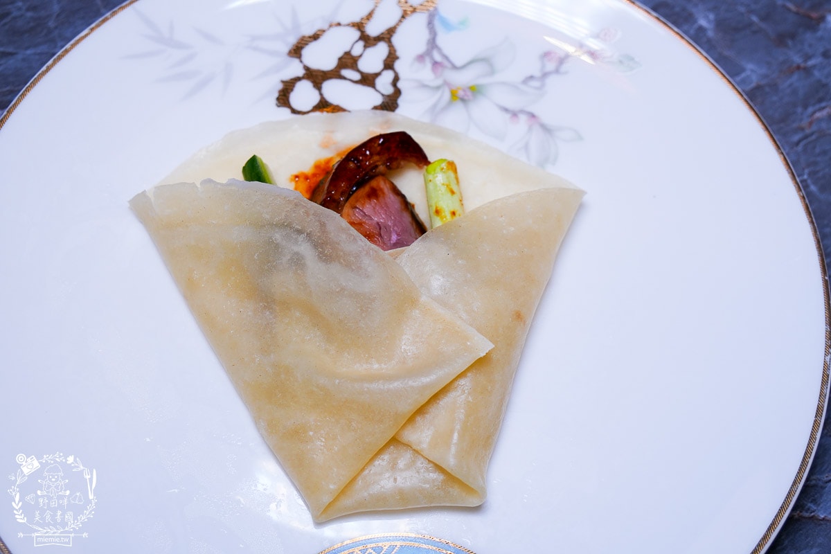 台南烤鴨推薦[墨川四川樟茶烤鴨安平店]平均一個人不到600元的冬至烤鴨大餐！金黃酥脆的烤鴨銷魂好吃！