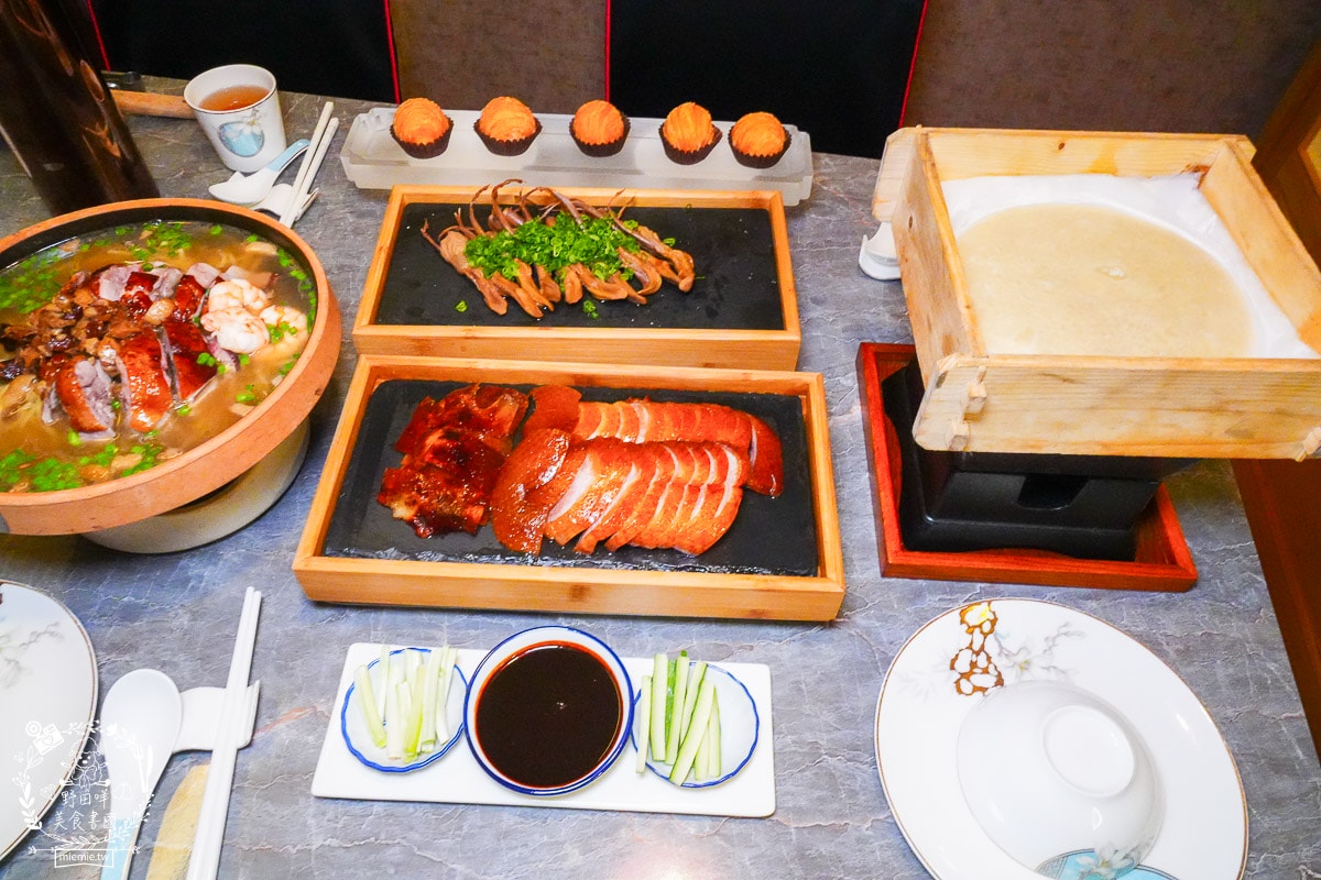 台南烤鴨推薦[墨川四川樟茶烤鴨安平店]平均一個人不到600元的冬至烤鴨大餐！金黃酥脆的烤鴨銷魂好吃！