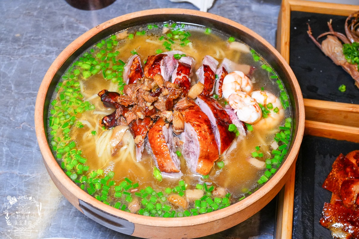 台南烤鴨推薦[墨川四川樟茶烤鴨安平店]平均一個人不到600元的冬至烤鴨大餐！金黃酥脆的烤鴨銷魂好吃！