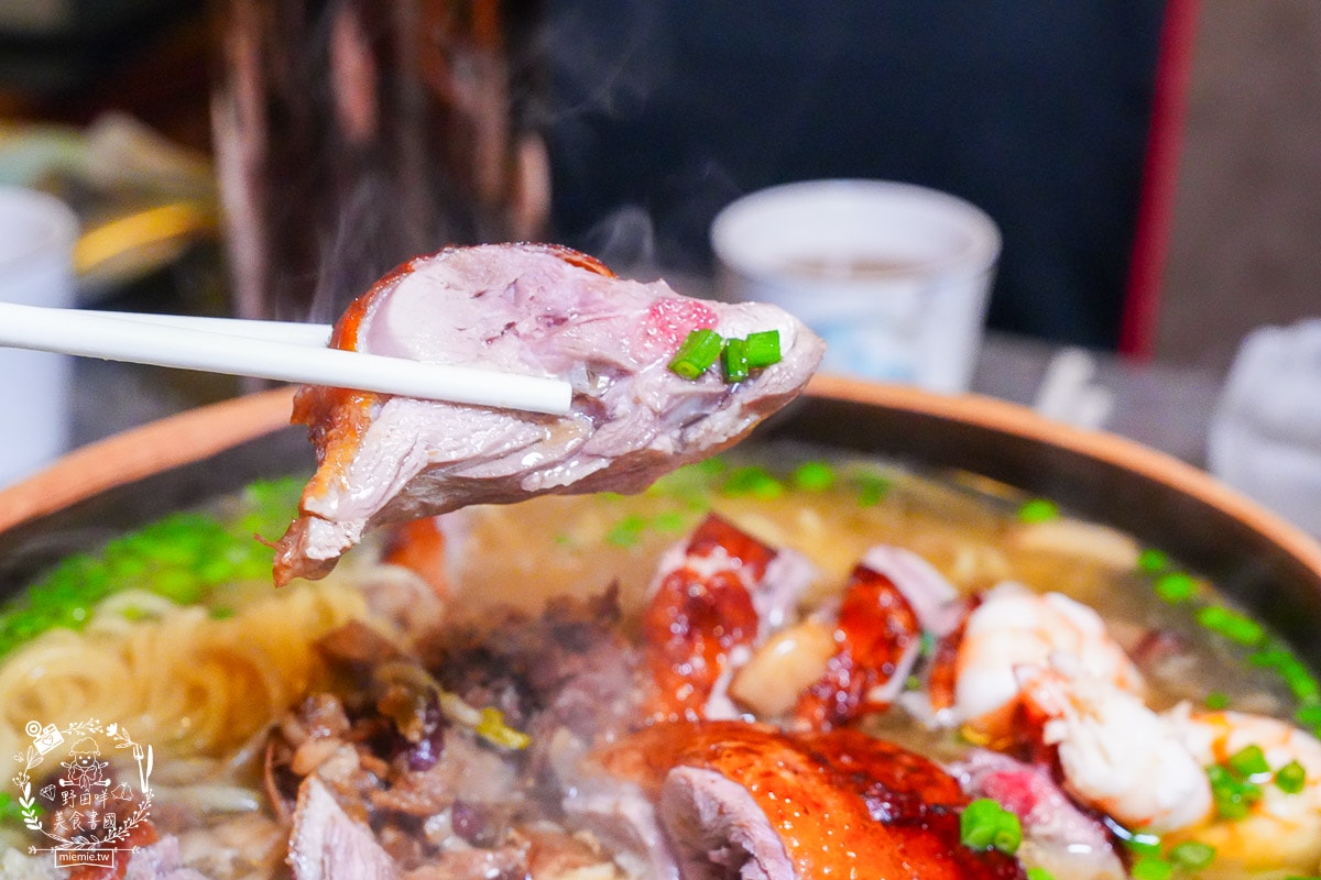 台南烤鴨推薦[墨川四川樟茶烤鴨安平店]平均一個人不到600元的冬至烤鴨大餐！金黃酥脆的烤鴨銷魂好吃！