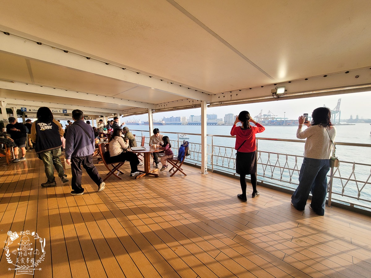 高雄海上圖書館望僕號首來台！超過2,000種不同主題的書籍與景觀咖啡廳！50元即可登船，還有20元抵用券