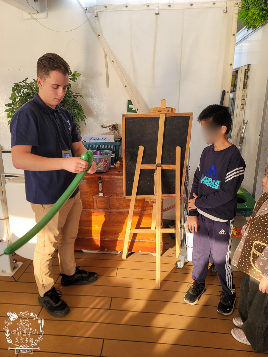 高雄海上圖書館望僕號首來台！超過2,000種不同主題的書籍與景觀咖啡廳！50元即可登船，還有20元抵用券