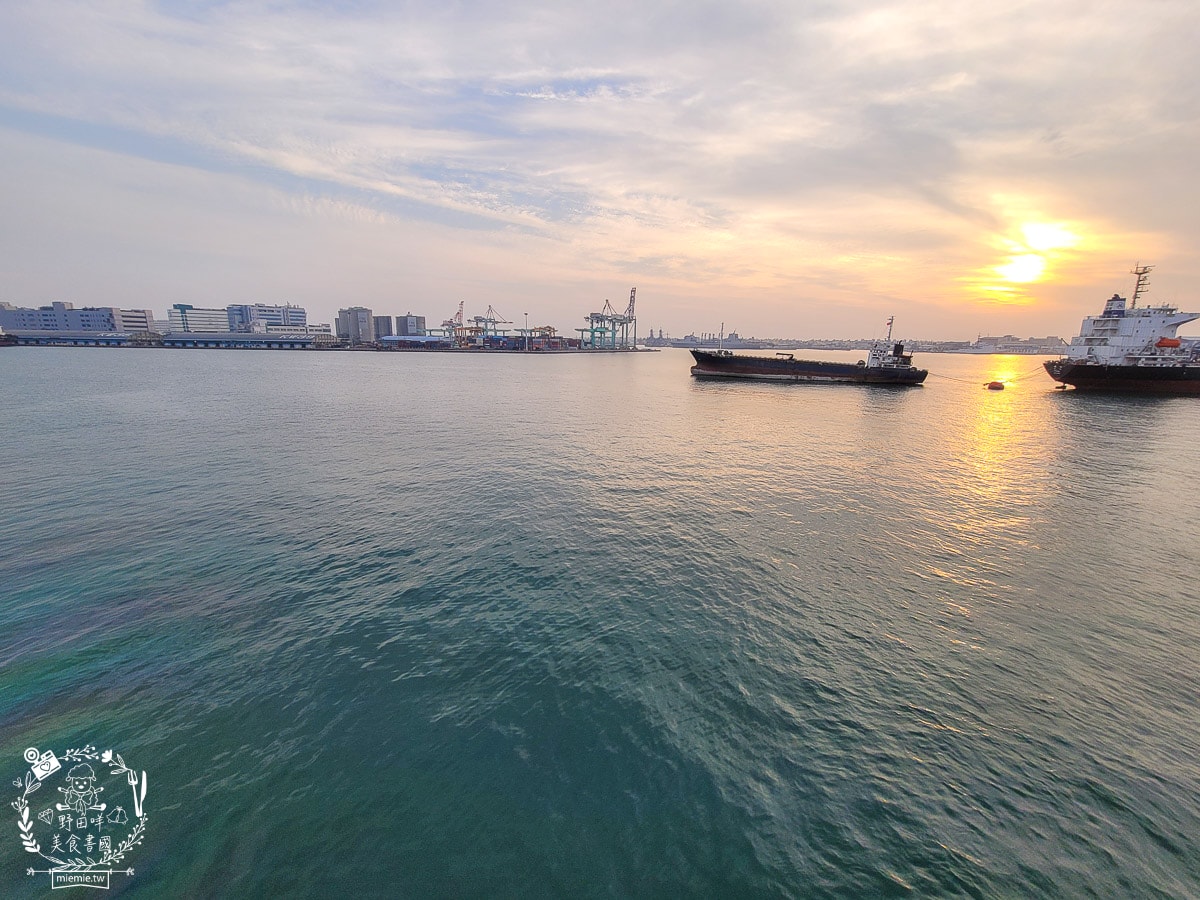 高雄海上圖書館望僕號首來台！超過2,000種不同主題的書籍與景觀咖啡廳！50元即可登船，還有20元抵用券