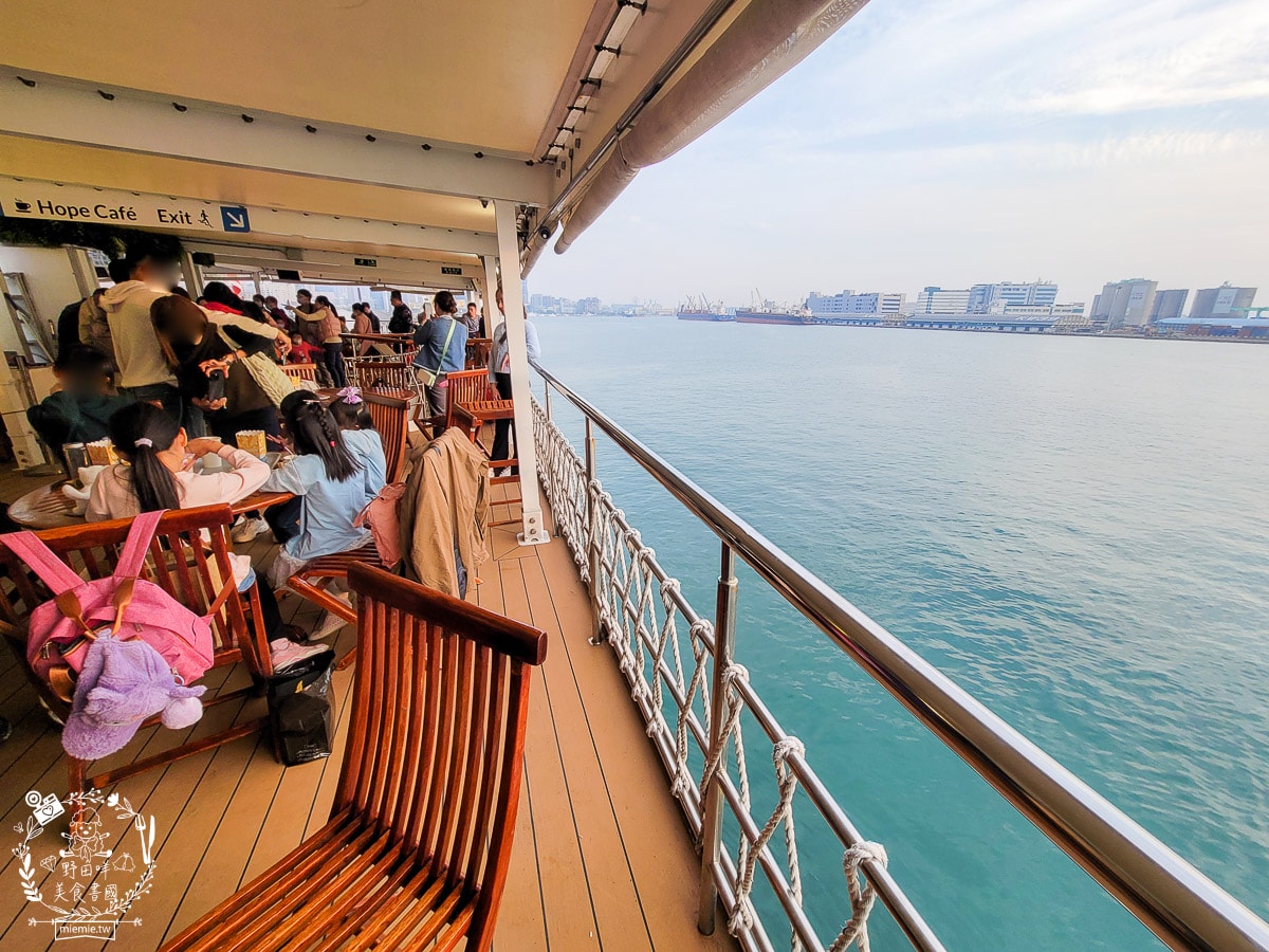 高雄海上圖書館望僕號首來台！超過2,000種不同主題的書籍與景觀咖啡廳！50元即可登船，還有20元抵用券
