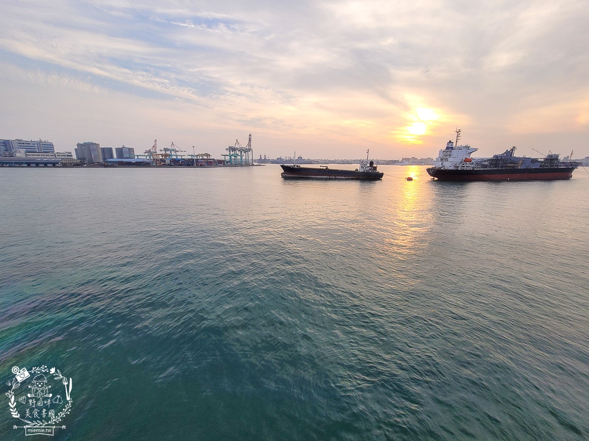 高雄海上圖書館望僕號首來台！超過2,000種不同主題的書籍與景觀咖啡廳！50元即可登船，還有20元抵用券
