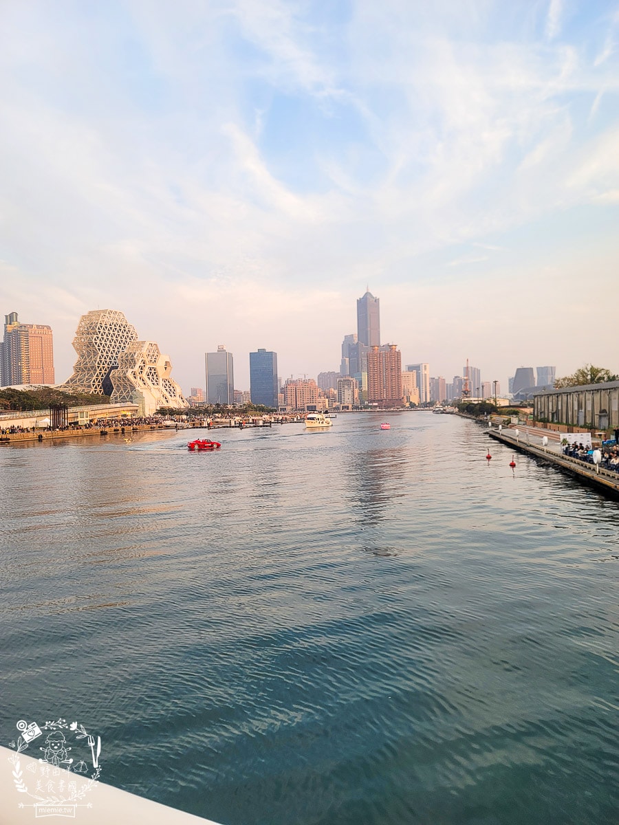 高雄海上圖書館望僕號首來台！超過2,000種不同主題的書籍與景觀咖啡廳！50元即可登船，還有20元抵用券
