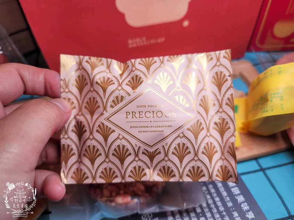 2025春節禮盒推薦[王西勢新春禮盒]多樣繽紛糕餅組合的新春禮盒！水果餅、鳳梨酥與小獅頭御菓燒喜氣洋洋