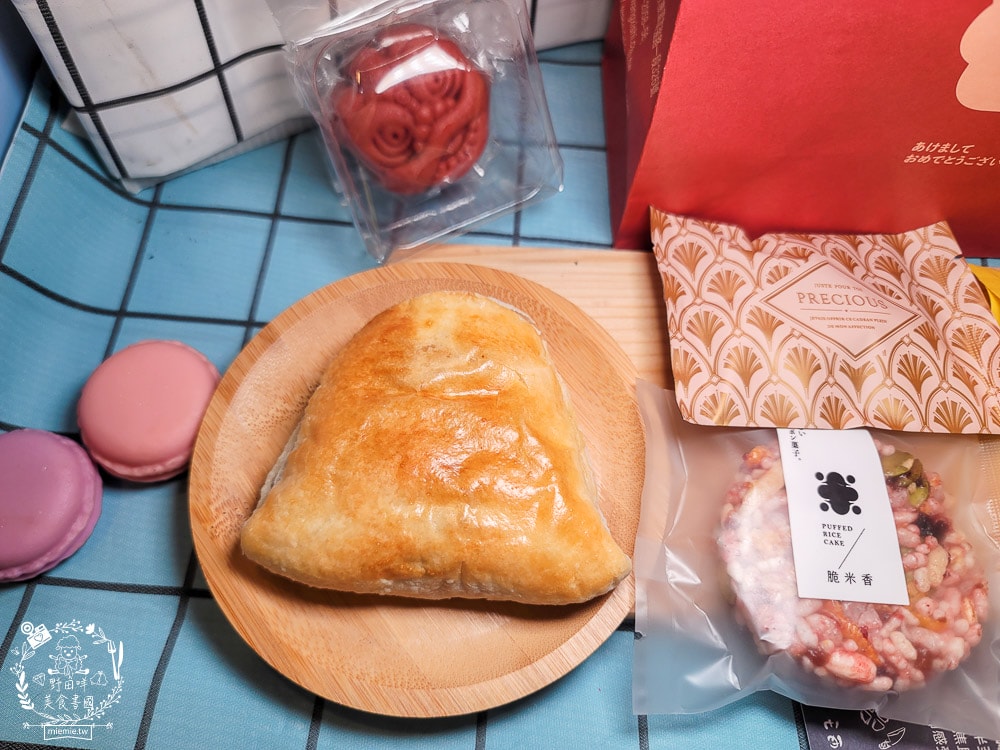 2025春節禮盒推薦[王西勢新春禮盒]多樣繽紛糕餅組合的新春禮盒！水果餅、鳳梨酥與小獅頭御菓燒喜氣洋洋