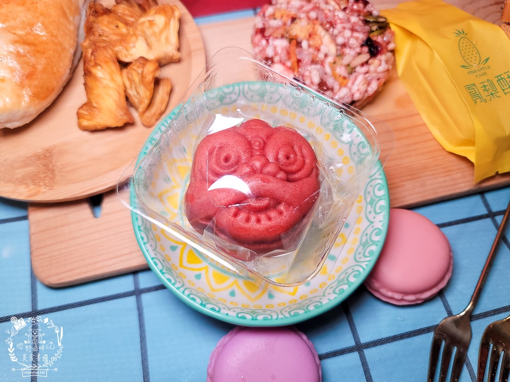 2025春節禮盒推薦[王西勢新春禮盒]多樣繽紛糕餅組合的新春禮盒！水果餅、鳳梨酥與小獅頭御菓燒喜氣洋洋