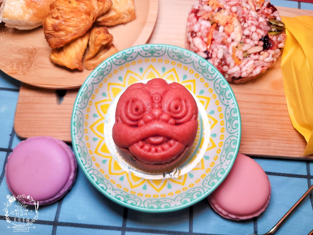 2025春節禮盒推薦[王西勢新春禮盒]多樣繽紛糕餅組合的新春禮盒！水果餅、鳳梨酥與小獅頭御菓燒喜氣洋洋