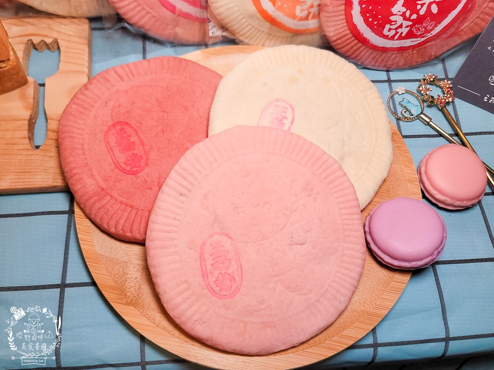 2025春節禮盒推薦[王西勢新春禮盒]多樣繽紛糕餅組合的新春禮盒！水果餅、鳳梨酥與小獅頭御菓燒喜氣洋洋