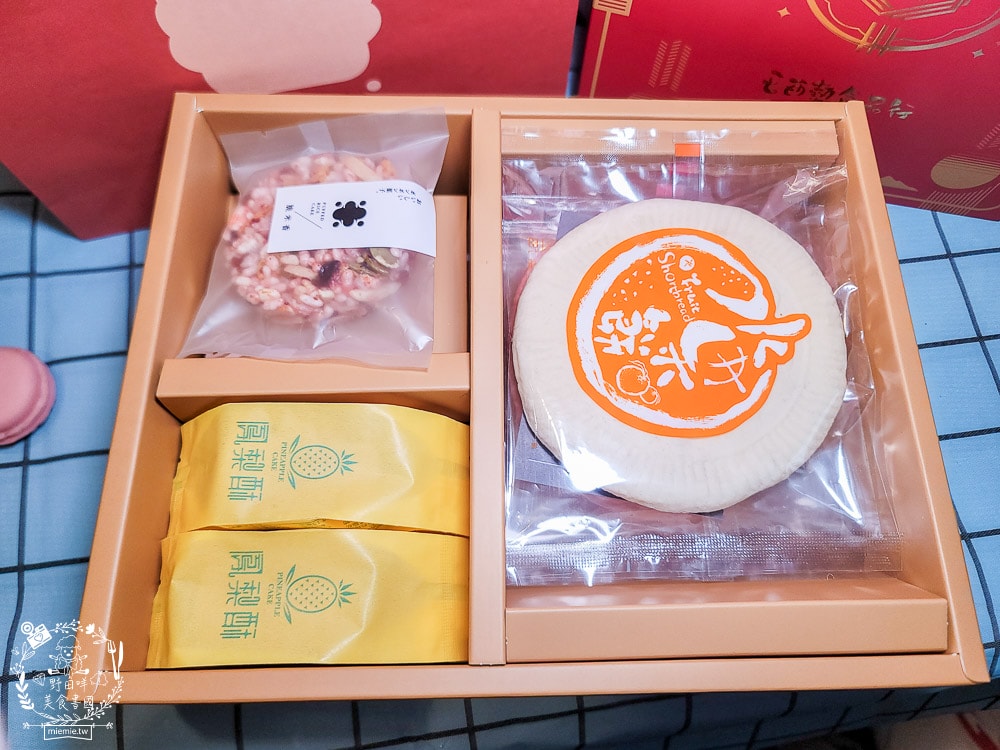 2025春節禮盒推薦[王西勢新春禮盒]多樣繽紛糕餅組合的新春禮盒！水果餅、鳳梨酥與小獅頭御菓燒喜氣洋洋