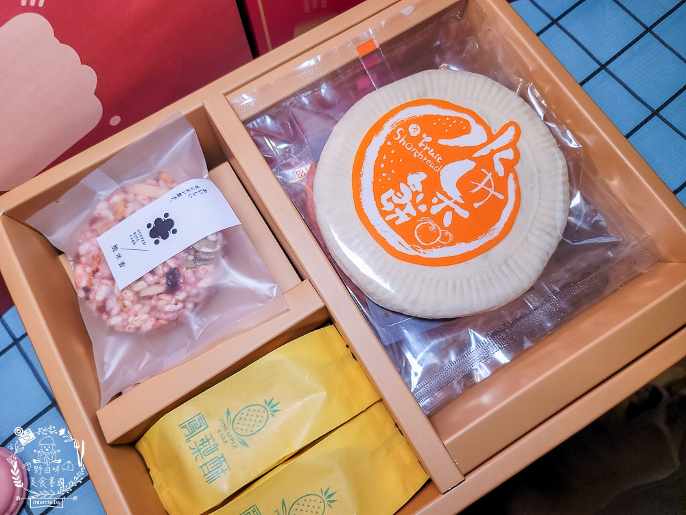 2025春節禮盒推薦[王西勢新春禮盒]多樣繽紛糕餅組合的新春禮盒！水果餅、鳳梨酥與小獅頭御菓燒喜氣洋洋