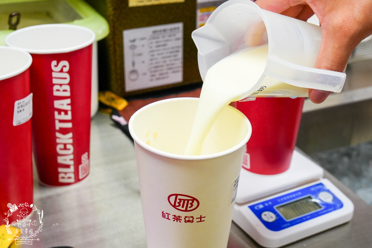 紅茶巴士台南歸仁店|新推出的黑糖粉角超Ｑ彈！咀嚼起來超帶勁！台南飲料店推薦！