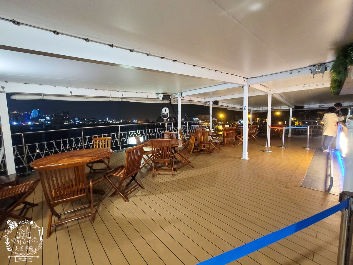 高雄海上圖書館望僕號首來台！超過2,000種不同主題的書籍與景觀咖啡廳！50元即可登船，還有20元抵用券