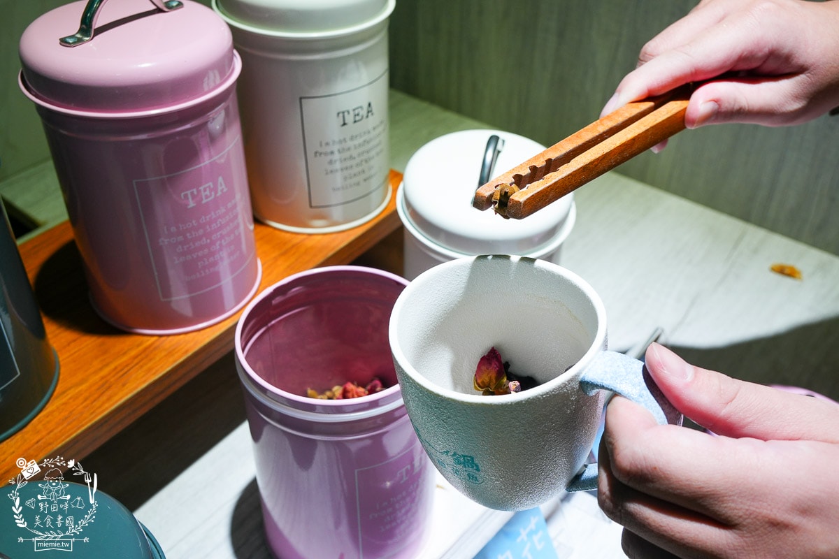 台南第一家狂一鍋酸菜魚時尚開幕囉！肉多多、明水然樂 兩大新創姊妹品牌2025樂多多集團最新力作！