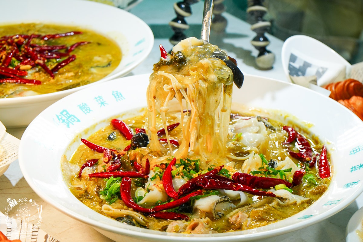 台南第一家狂一鍋酸菜魚時尚開幕囉！肉多多、明水然樂 兩大新創姊妹品牌2025樂多多集團最新力作！