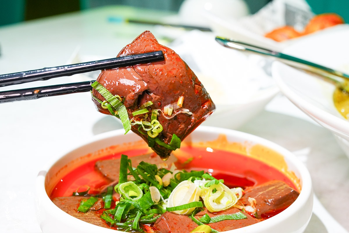 台南第一家狂一鍋酸菜魚時尚開幕囉！肉多多、明水然樂 兩大新創姊妹品牌2025樂多多集團最新力作！