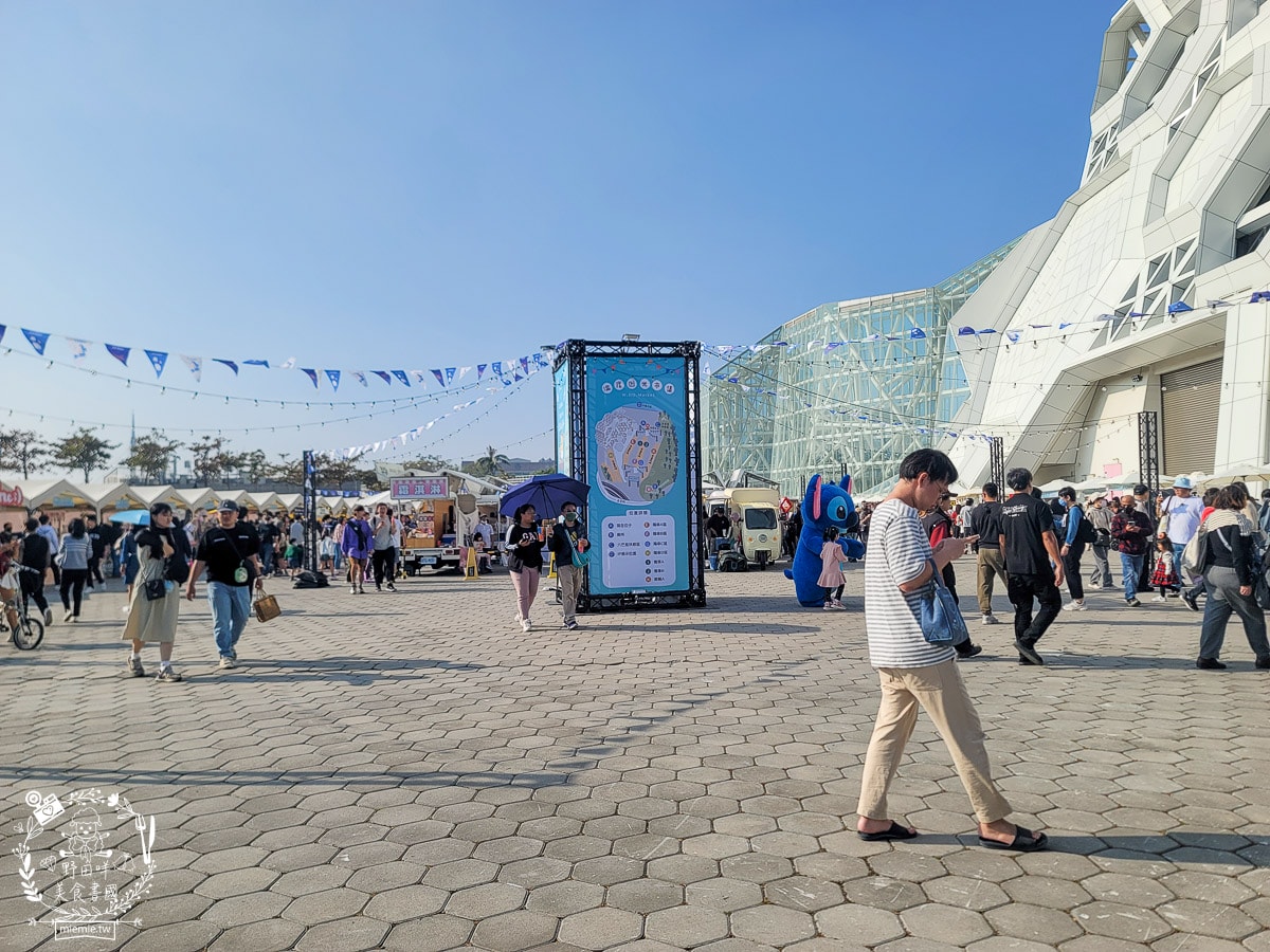 高雄吉伊卡哇三位小可愛出遊流行音樂中心1/25-2/16快來「高雄冬日遊樂園」找吉伊、小八、烏薩奇拍照吧！