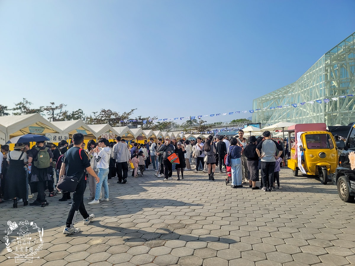 高雄吉伊卡哇三位小可愛出遊流行音樂中心1/25-2/16快來「高雄冬日遊樂園」找吉伊、小八、烏薩奇拍照吧！