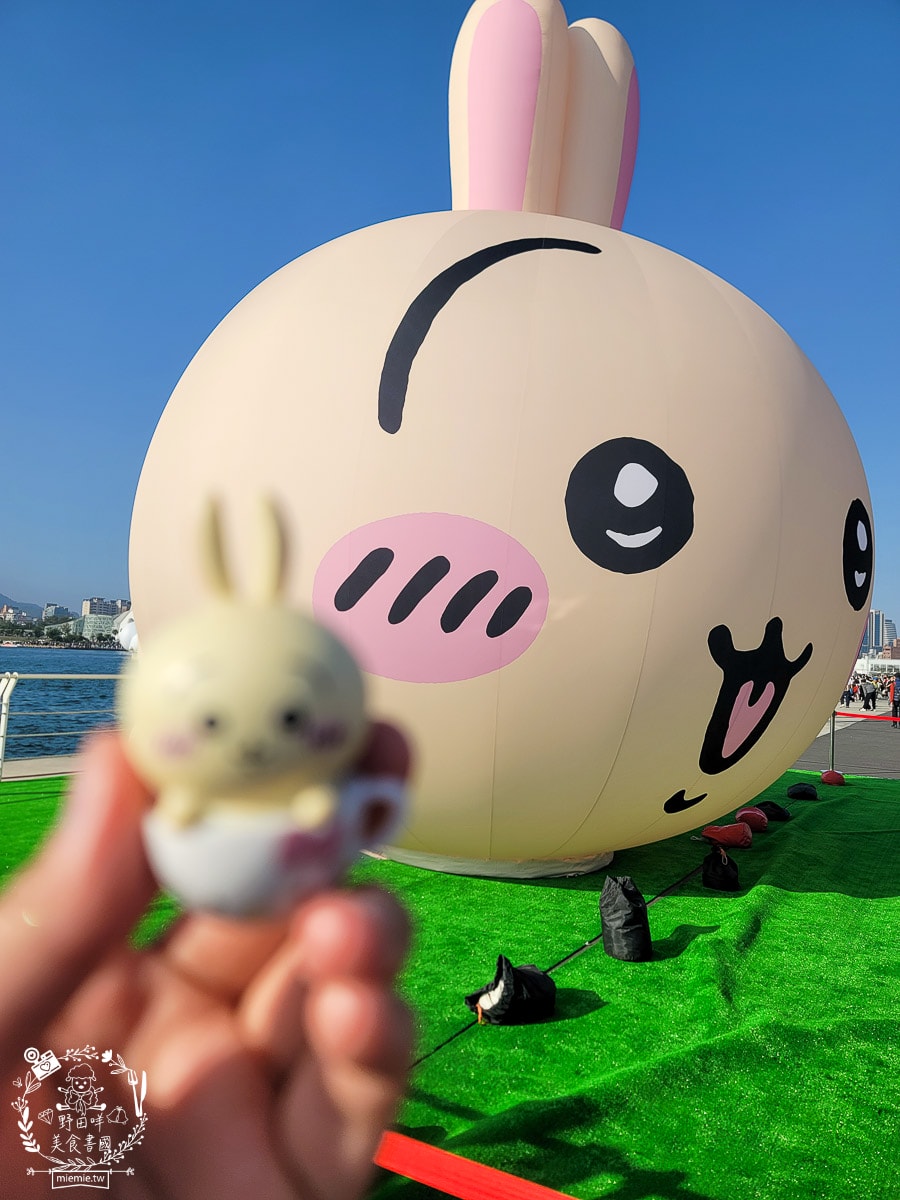 高雄吉伊卡哇三位小可愛出遊流行音樂中心1/25-2/16快來「高雄冬日遊樂園」找吉伊、小八、烏薩奇拍照吧！