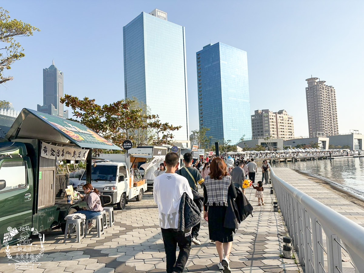 高雄吉伊卡哇三位小可愛出遊流行音樂中心1/25-2/16快來「高雄冬日遊樂園」找吉伊、小八、烏薩奇拍照吧！