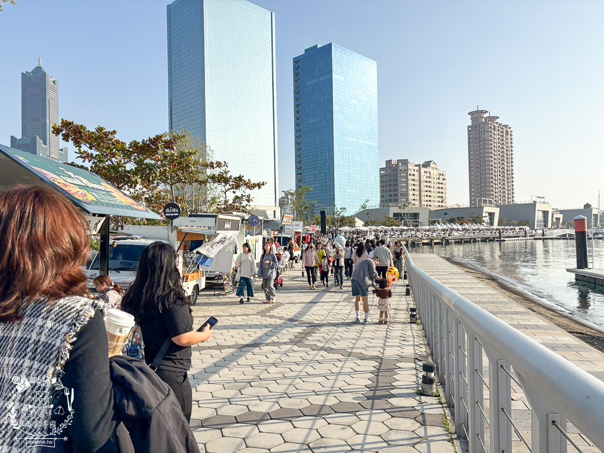 高雄吉伊卡哇三位小可愛出遊流行音樂中心1/25-2/16快來「高雄冬日遊樂園」找吉伊、小八、烏薩奇拍照吧！