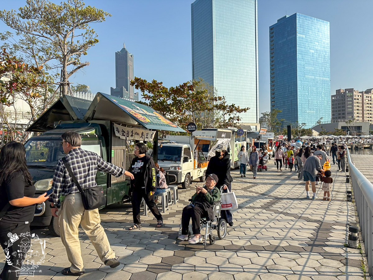 高雄吉伊卡哇三位小可愛出遊流行音樂中心1/25-2/16快來「高雄冬日遊樂園」找吉伊、小八、烏薩奇拍照吧！