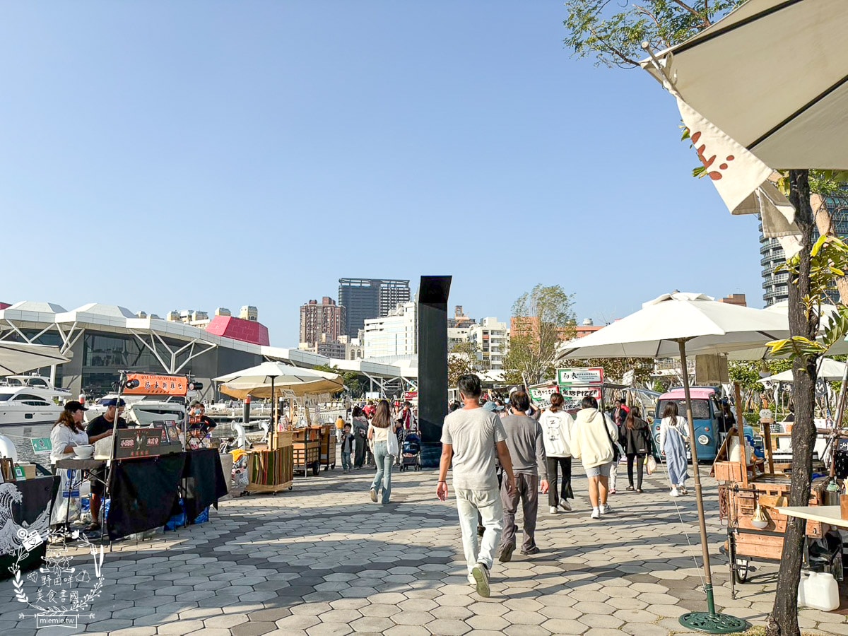 高雄吉伊卡哇三位小可愛出遊流行音樂中心1/25-2/16快來「高雄冬日遊樂園」找吉伊、小八、烏薩奇拍照吧！