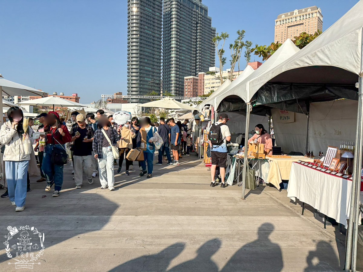 高雄吉伊卡哇三位小可愛出遊流行音樂中心1/25-2/16快來「高雄冬日遊樂園」找吉伊、小八、烏薩奇拍照吧！