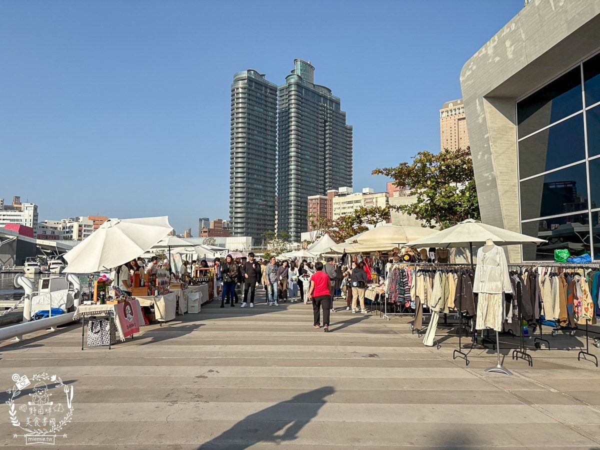 高雄吉伊卡哇三位小可愛出遊流行音樂中心1/25-2/16快來「高雄冬日遊樂園」找吉伊、小八、烏薩奇拍照吧！