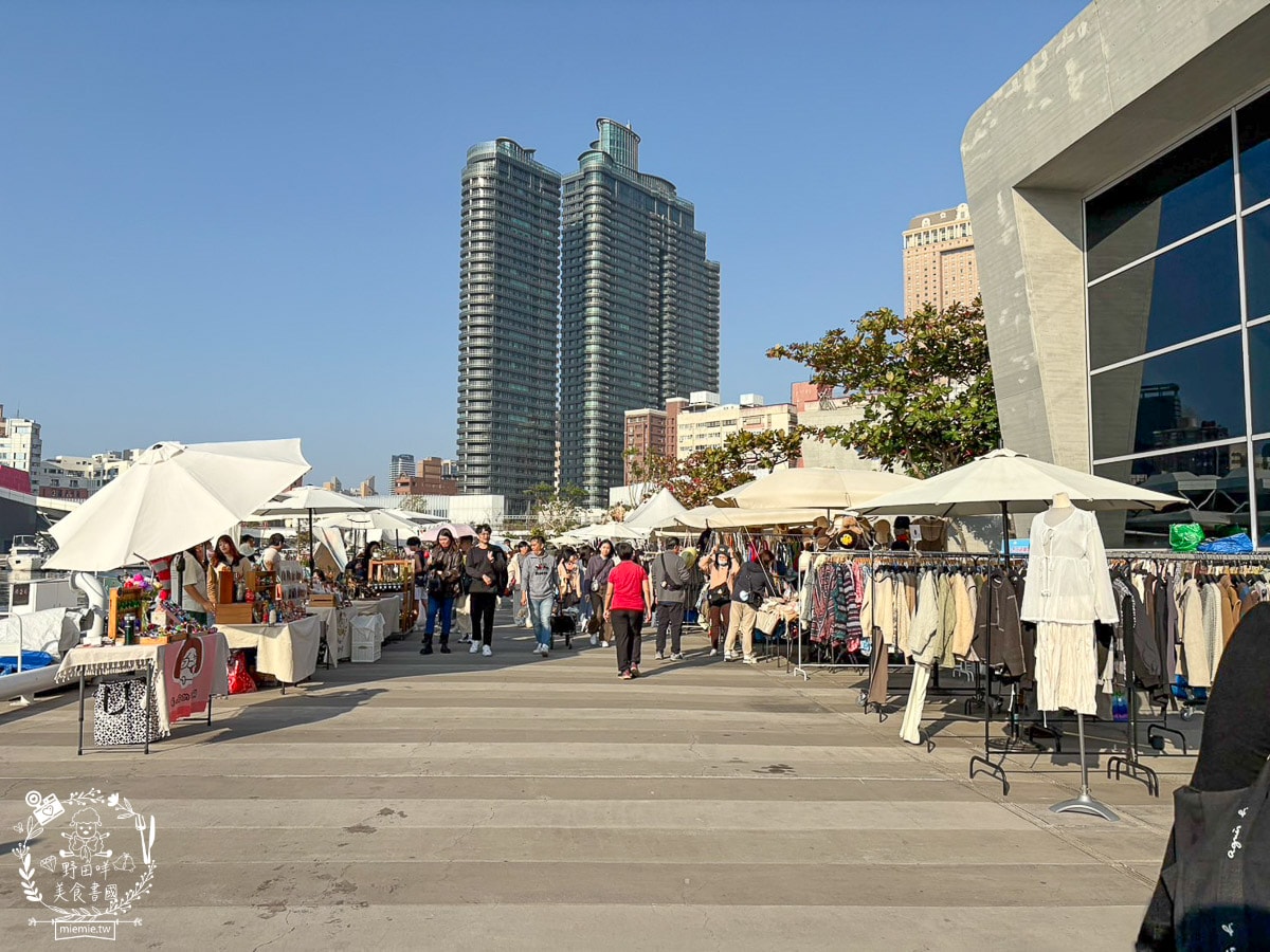 高雄吉伊卡哇三位小可愛出遊流行音樂中心1/25-2/16快來「高雄冬日遊樂園」找吉伊、小八、烏薩奇拍照吧！