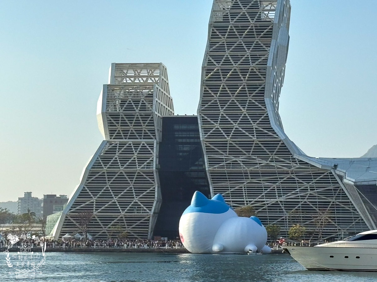 高雄吉伊卡哇三位小可愛出遊流行音樂中心1/25-2/16快來「高雄冬日遊樂園」找吉伊、小八、烏薩奇拍照吧！