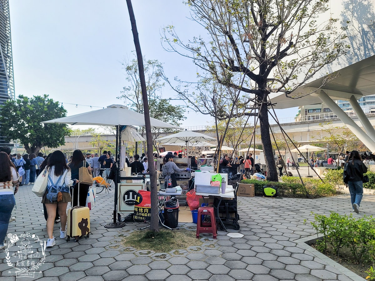 高雄吉伊卡哇三位小可愛出遊流行音樂中心1/25-2/16快來「高雄冬日遊樂園」找吉伊、小八、烏薩奇拍照吧！