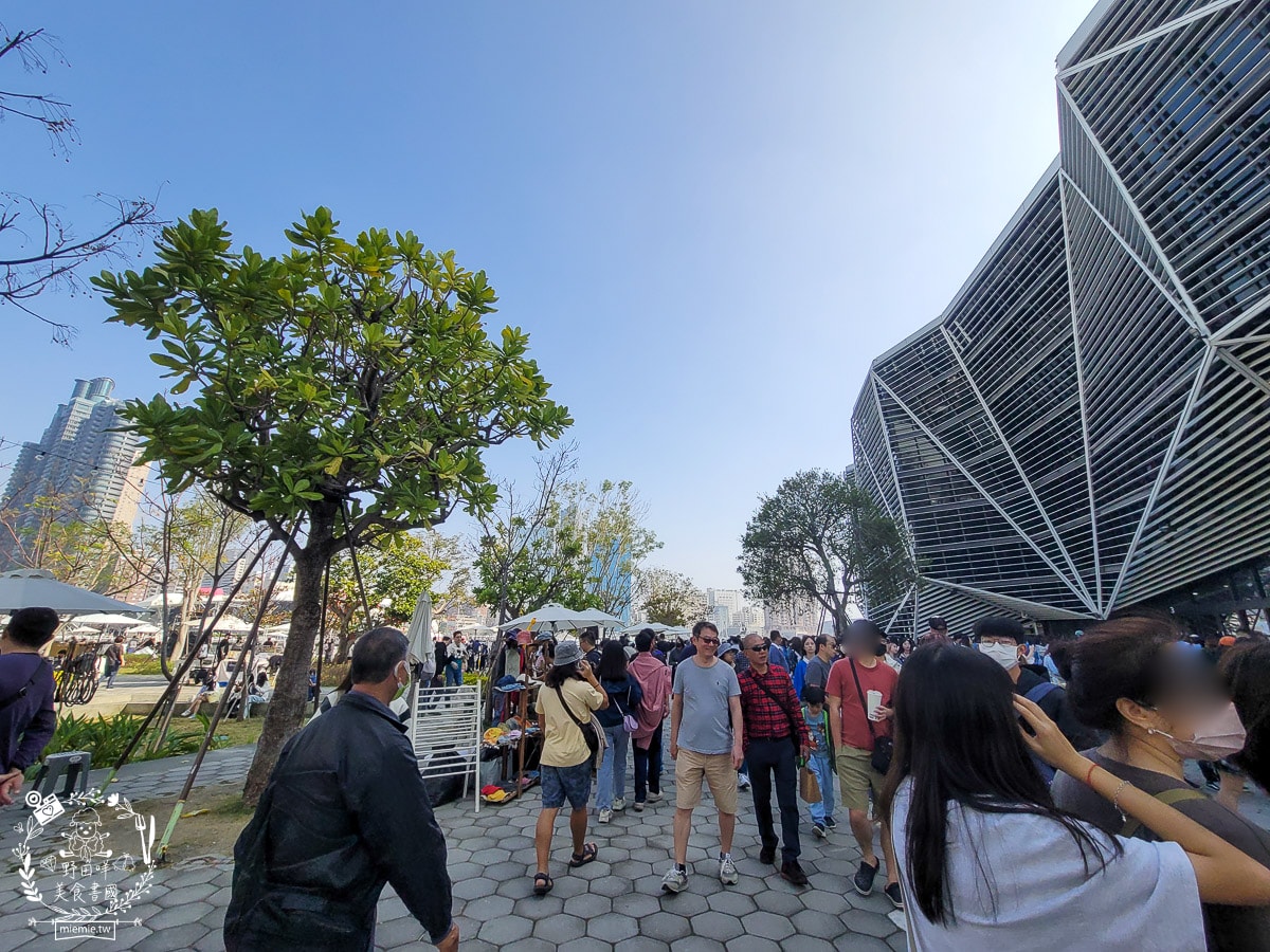 高雄吉伊卡哇三位小可愛出遊流行音樂中心1/25-2/16快來「高雄冬日遊樂園」找吉伊、小八、烏薩奇拍照吧！