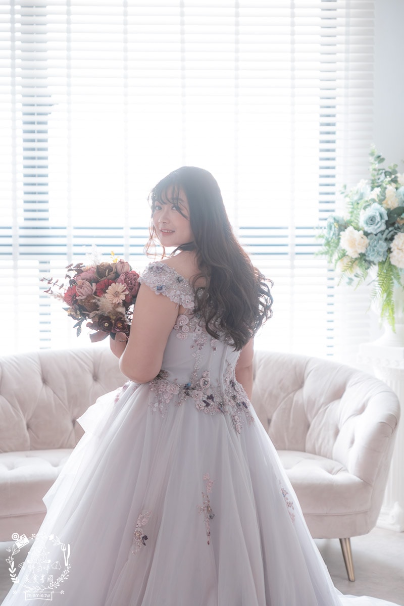 高雄艾絲特手工婚紗|超過150件的棉花糖禮服!客製化禮服與一條龍服務深得超多新人喜愛! - 第37張圖 高雄艾絲特手工婚紗|超過150件的棉花糖禮服!客製化禮服與一條龍服務深得超多新人喜愛!