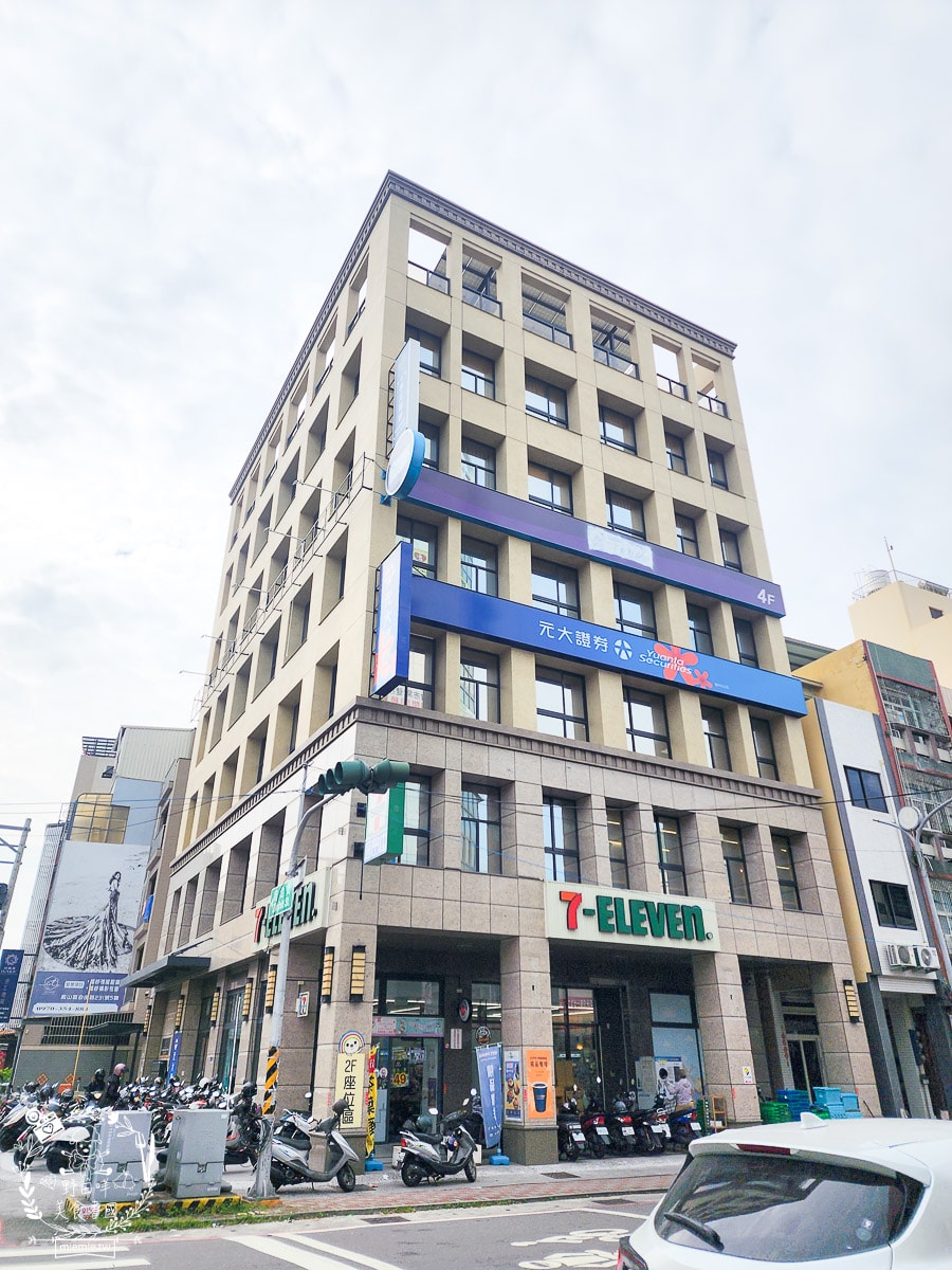 高雄艾絲特手工婚紗|超過150件的棉花糖禮服!客製化禮服與一條龍服務深得超多新人喜愛! - 第2張圖 高雄艾絲特手工婚紗|超過150件的棉花糖禮服!客製化禮服與一條龍服務深得超多新人喜愛!