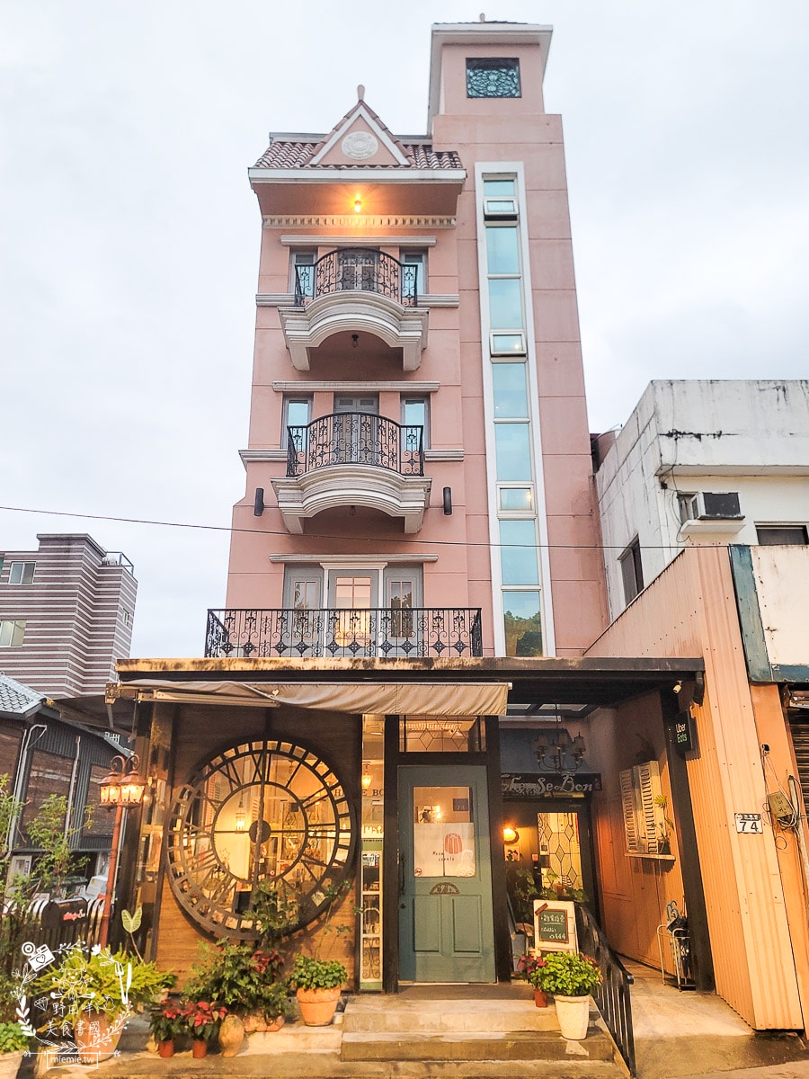 花蓮住宿推薦[起司旅民宿]彷彿能走進時光牆的鄉村風復古民宿！附近就是東大門與舊鐵道人行徒步區！