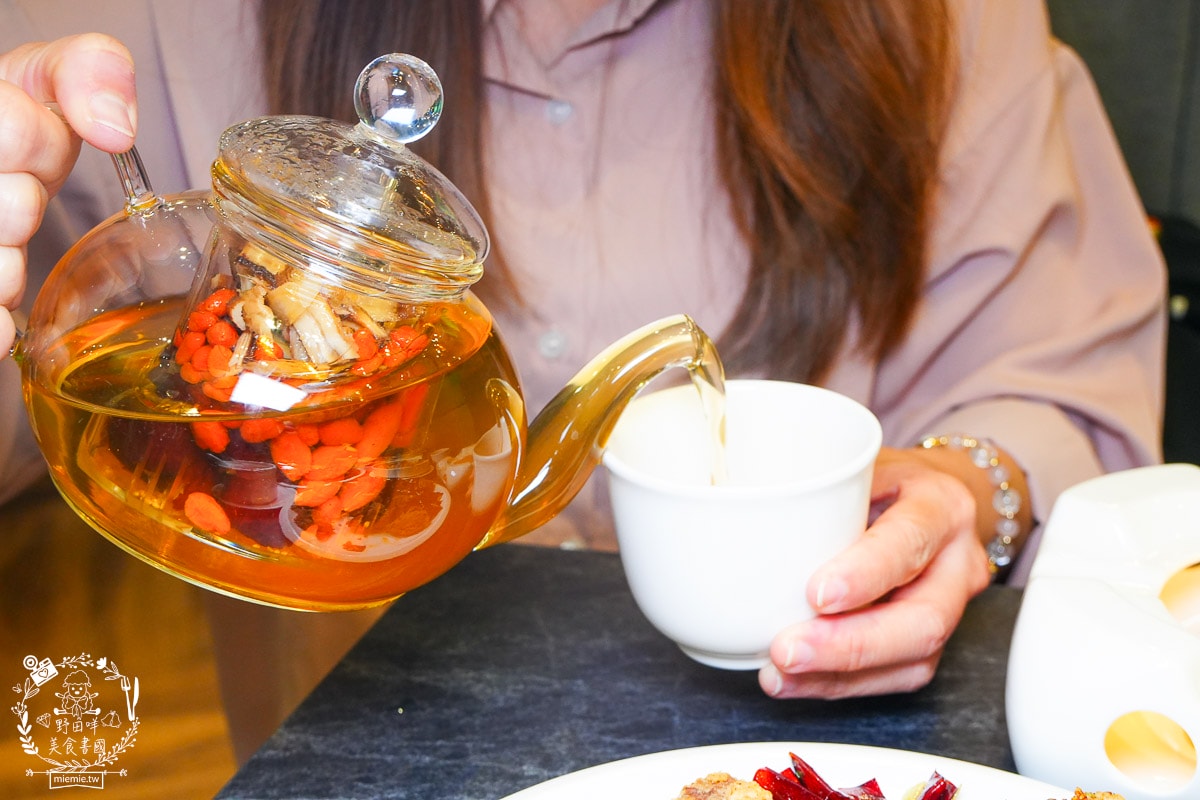 高雄白玉樓經典台菜|台灣四大酒樓經典菜夢時代就能吃到囉！一個人也能爽爽吃台菜？！