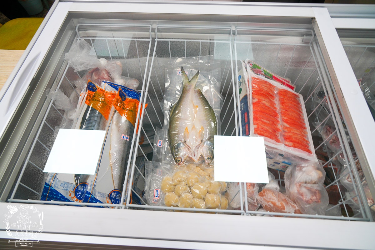 高雄平價生魚片推薦[三川生魚片專賣店]隱藏在文山特區的平價生魚片/200元可以生魚片自由搭配！