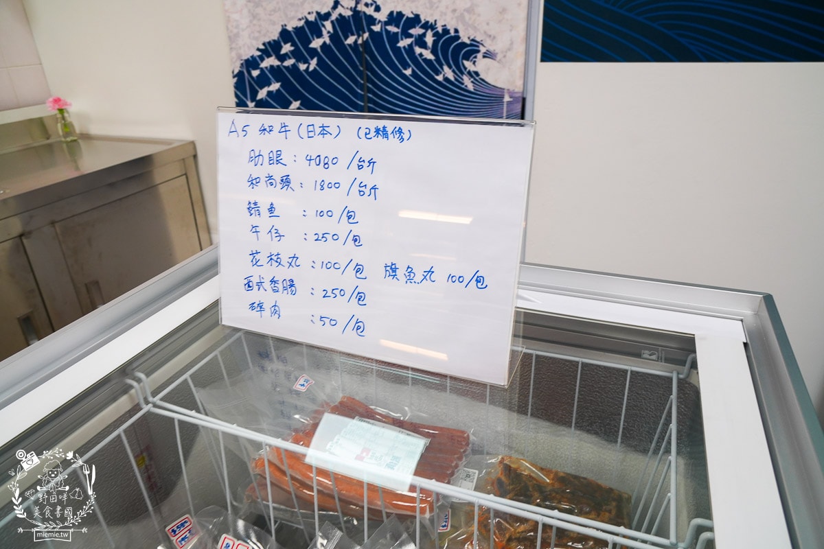 高雄平價生魚片推薦[三川生魚片專賣店]隱藏在文山特區的平價生魚片/200元可以生魚片自由搭配！