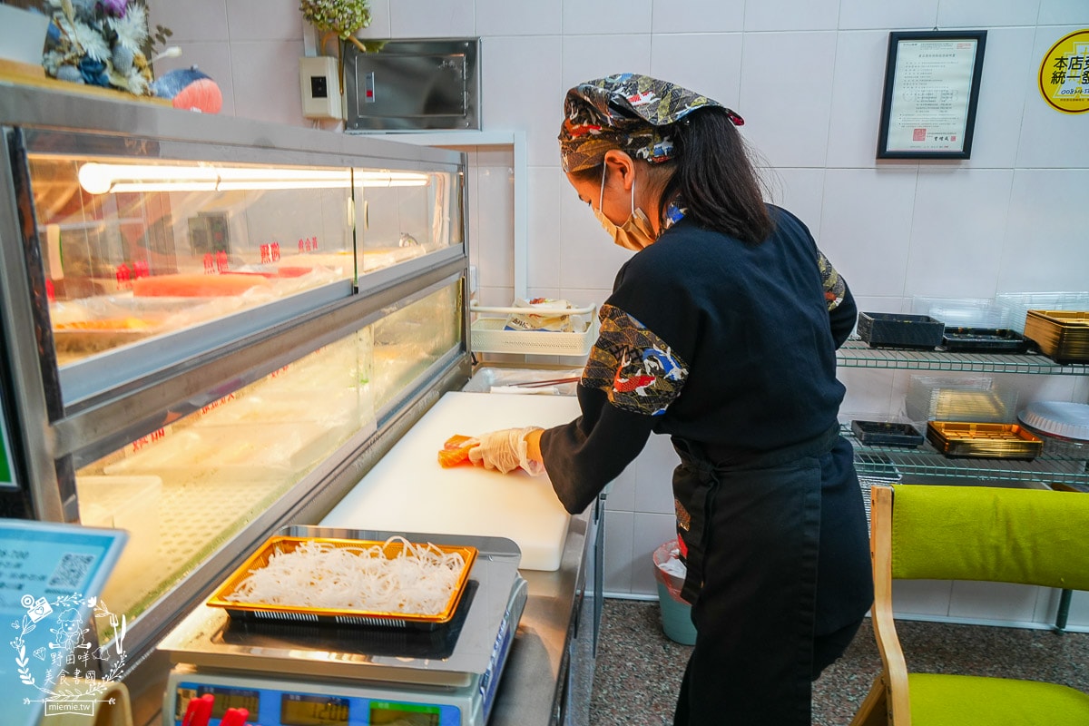 高雄平價生魚片推薦[三川生魚片專賣店]隱藏在文山特區的平價生魚片/200元可以生魚片自由搭配！