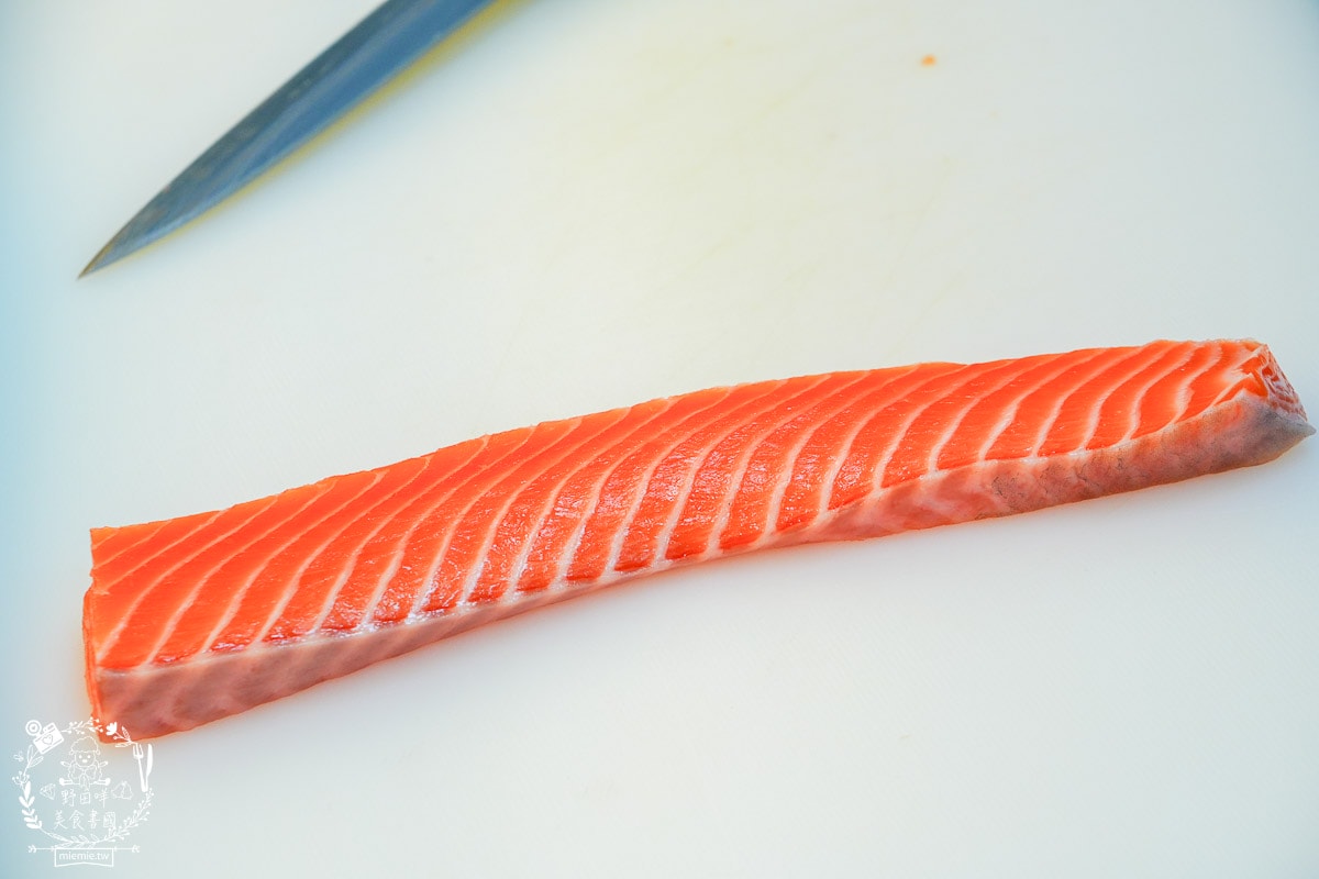 高雄平價生魚片推薦[三川生魚片專賣店]隱藏在文山特區的平價生魚片/200元可以生魚片自由搭配！