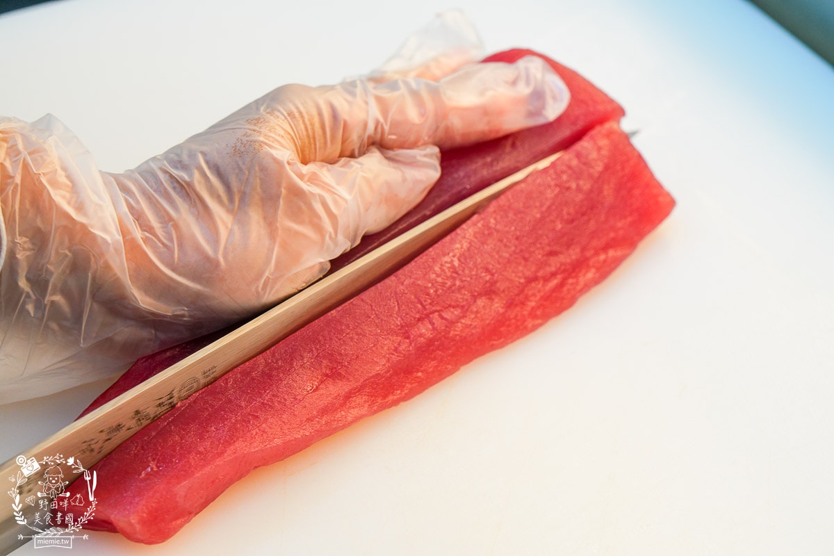 高雄平價生魚片推薦[三川生魚片專賣店]隱藏在文山特區的平價生魚片/200元可以生魚片自由搭配！